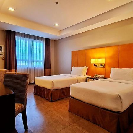 District 21 Hotel Iloilo City Εξωτερικό φωτογραφία