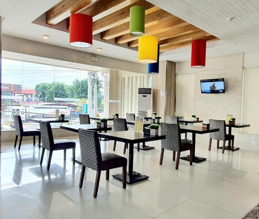 District 21 Hotel Iloilo City Εξωτερικό φωτογραφία
