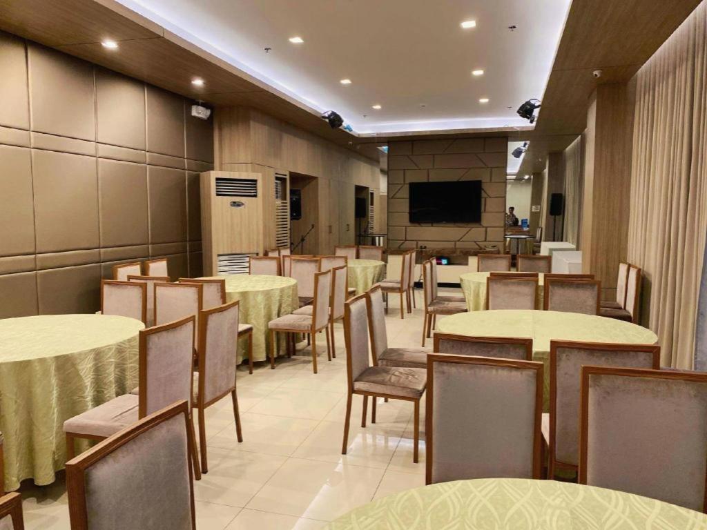 District 21 Hotel Iloilo City Εξωτερικό φωτογραφία