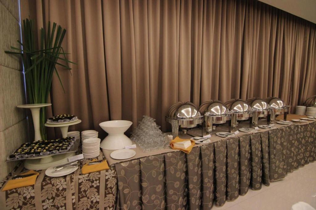 District 21 Hotel Iloilo City Εξωτερικό φωτογραφία