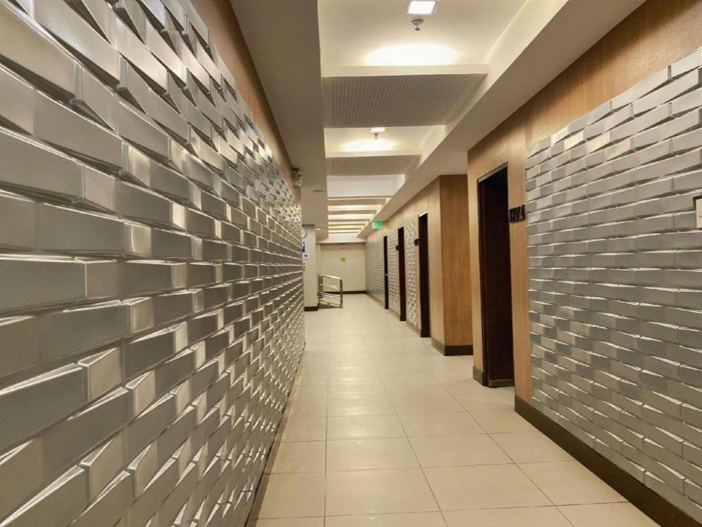 District 21 Hotel Iloilo City Εξωτερικό φωτογραφία