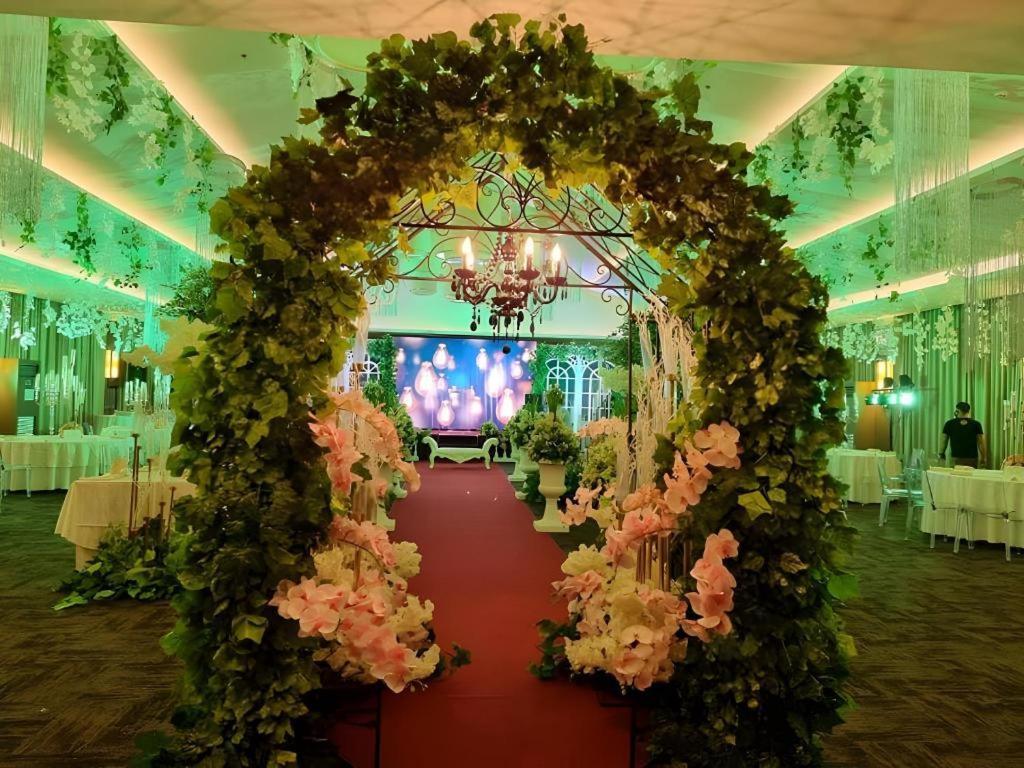 District 21 Hotel Iloilo City Εξωτερικό φωτογραφία