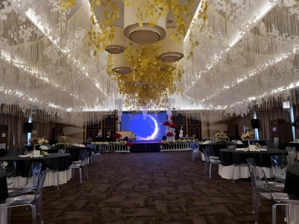 District 21 Hotel Iloilo City Εξωτερικό φωτογραφία
