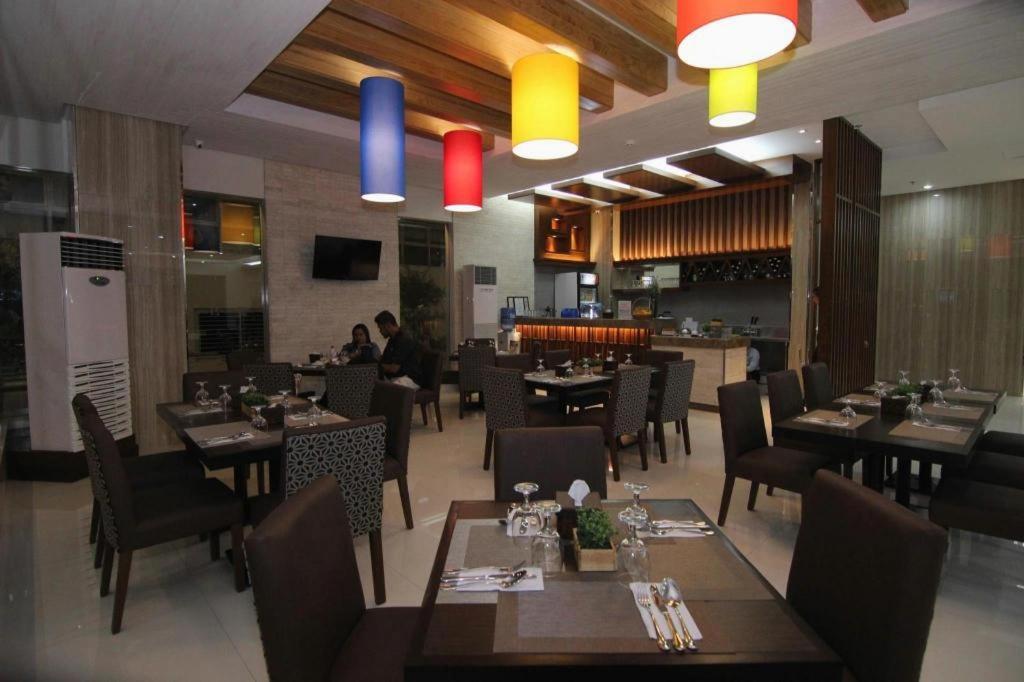 District 21 Hotel Iloilo City Εξωτερικό φωτογραφία