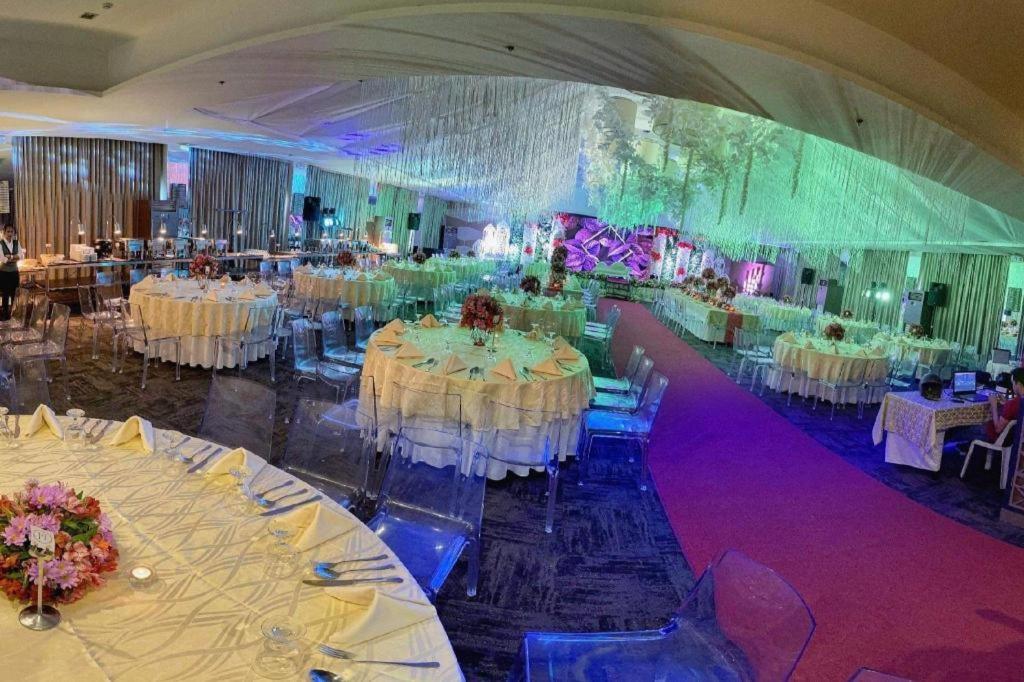 District 21 Hotel Iloilo City Εξωτερικό φωτογραφία