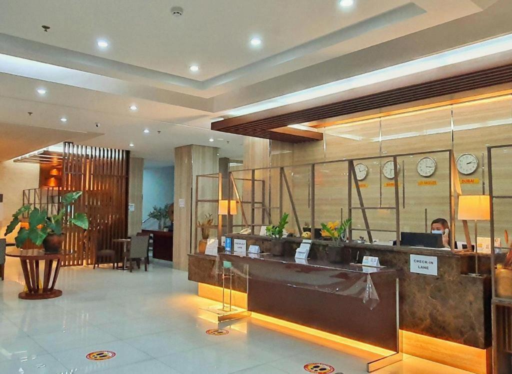 District 21 Hotel Iloilo City Εξωτερικό φωτογραφία