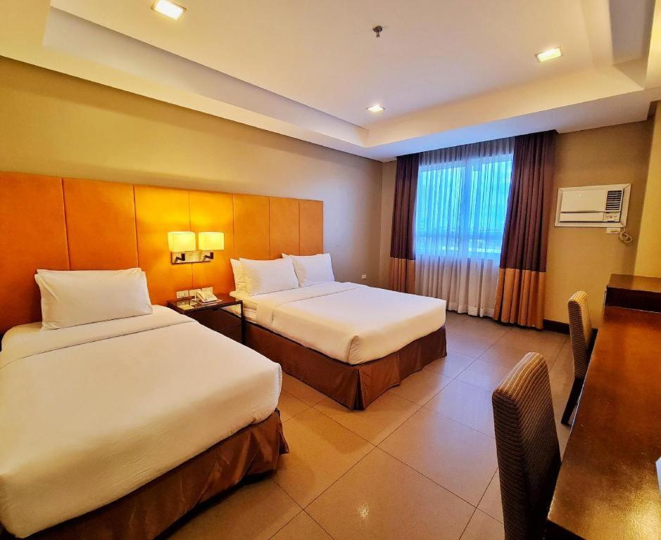 District 21 Hotel Iloilo City Εξωτερικό φωτογραφία