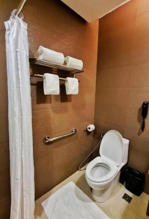 District 21 Hotel Iloilo City Εξωτερικό φωτογραφία
