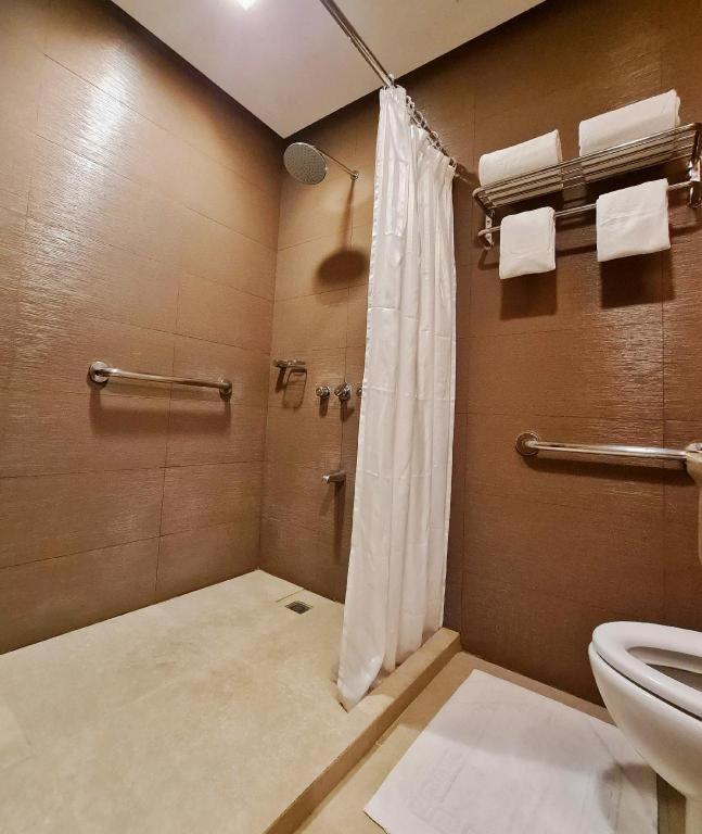 District 21 Hotel Iloilo City Εξωτερικό φωτογραφία