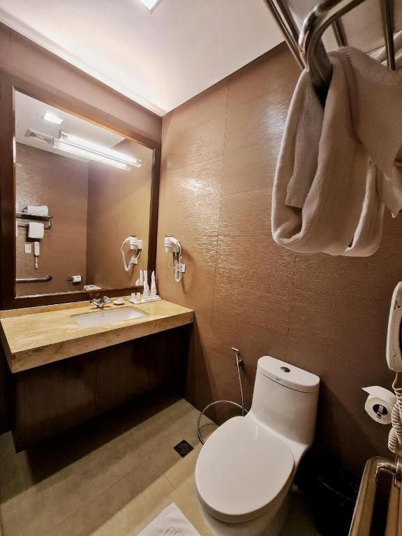 District 21 Hotel Iloilo City Εξωτερικό φωτογραφία