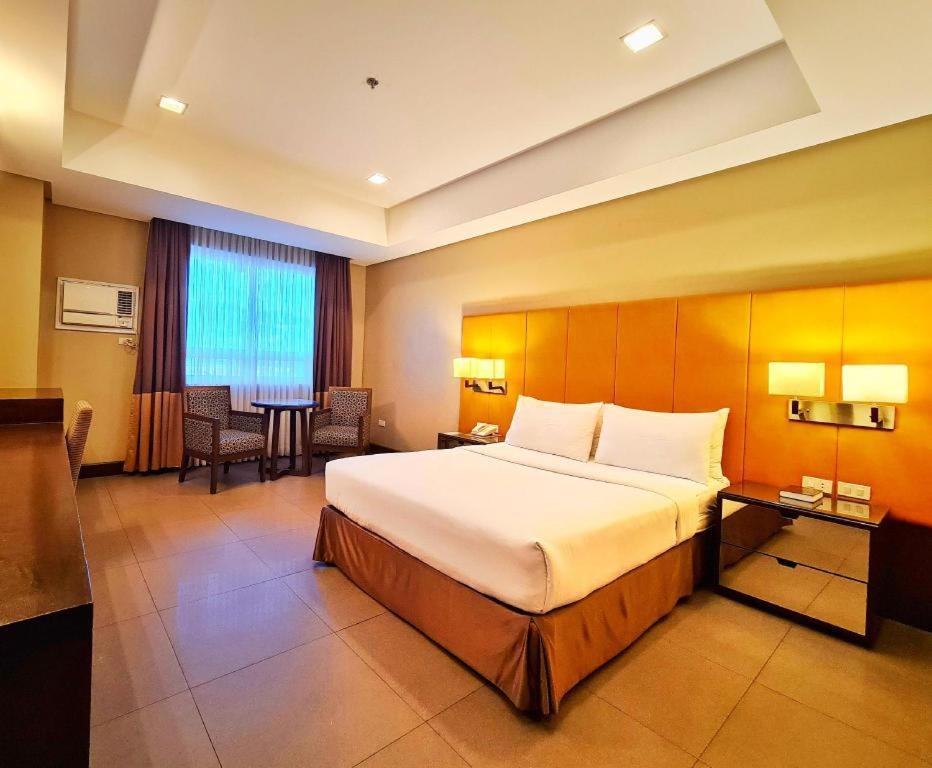 District 21 Hotel Iloilo City Εξωτερικό φωτογραφία