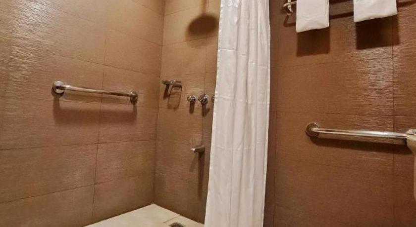 District 21 Hotel Iloilo City Εξωτερικό φωτογραφία