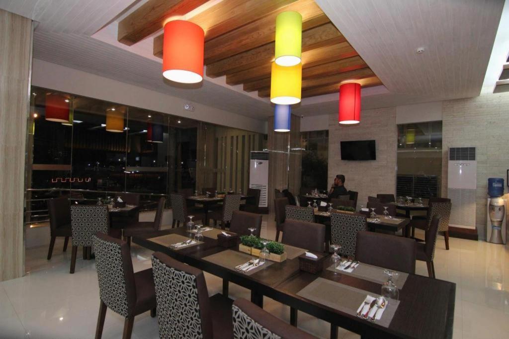 District 21 Hotel Iloilo City Εξωτερικό φωτογραφία