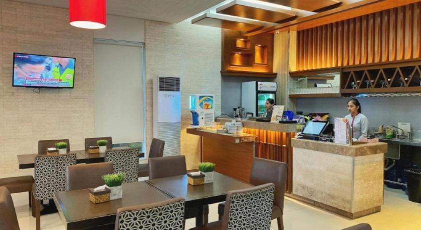 District 21 Hotel Iloilo City Εξωτερικό φωτογραφία