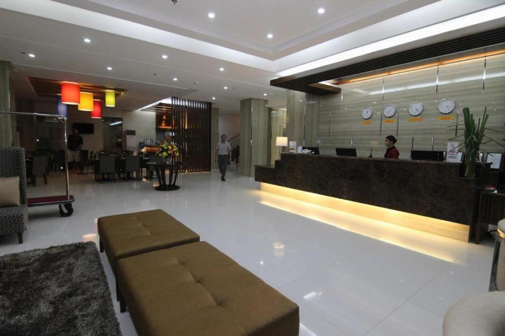 District 21 Hotel Iloilo City Εξωτερικό φωτογραφία