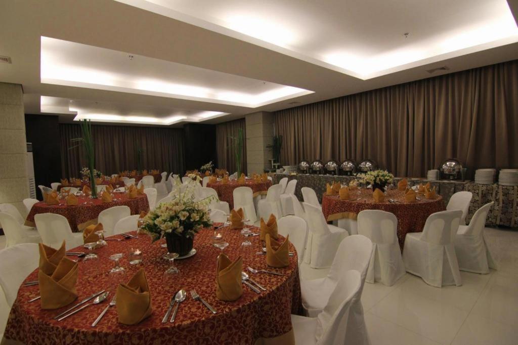 District 21 Hotel Iloilo City Εξωτερικό φωτογραφία