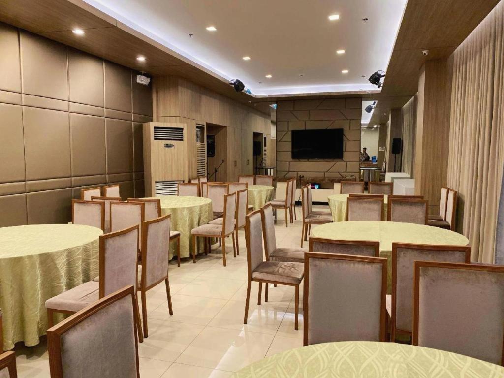 District 21 Hotel Iloilo City Εξωτερικό φωτογραφία
