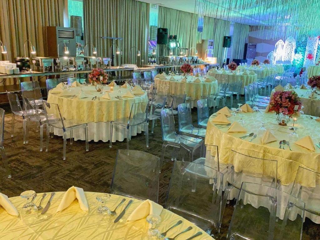 District 21 Hotel Iloilo City Εξωτερικό φωτογραφία