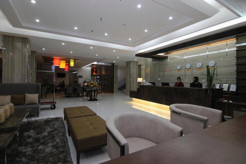 District 21 Hotel Iloilo City Εξωτερικό φωτογραφία