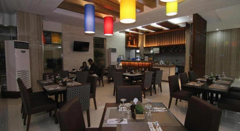 District 21 Hotel Iloilo City Εξωτερικό φωτογραφία