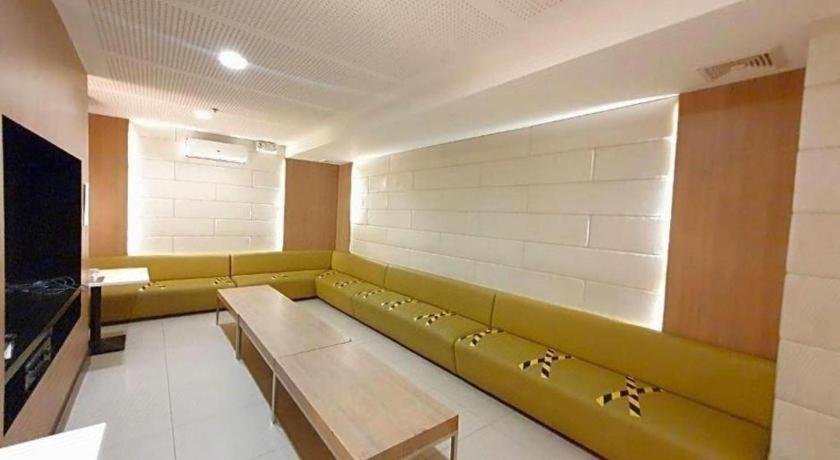 District 21 Hotel Iloilo City Εξωτερικό φωτογραφία