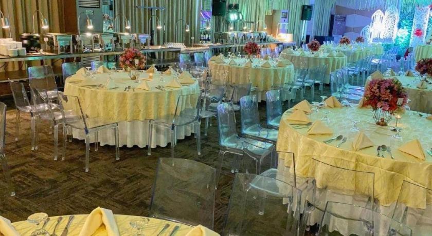 District 21 Hotel Iloilo City Εξωτερικό φωτογραφία