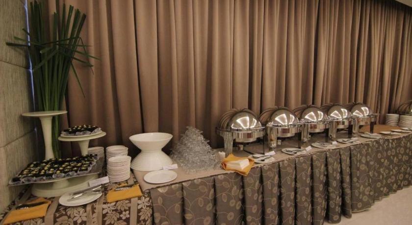 District 21 Hotel Iloilo City Εξωτερικό φωτογραφία