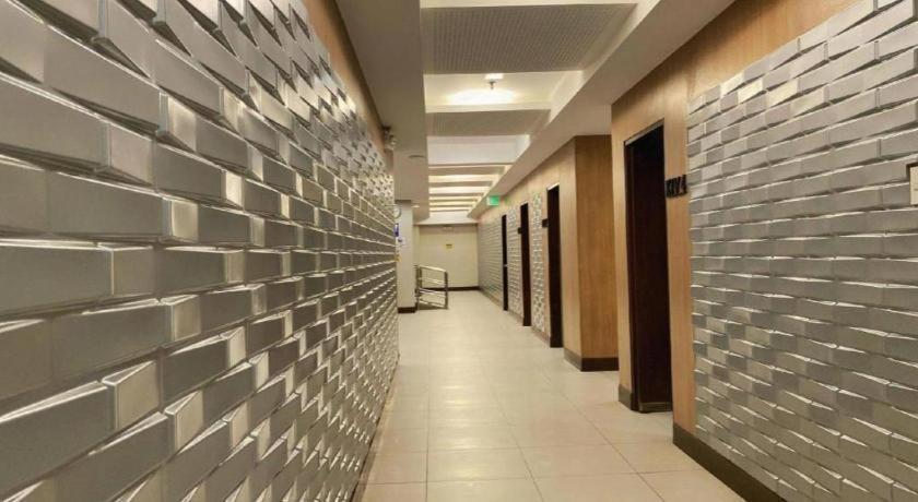 District 21 Hotel Iloilo City Εξωτερικό φωτογραφία