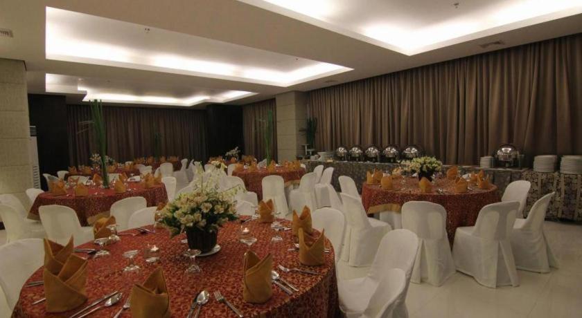 District 21 Hotel Iloilo City Εξωτερικό φωτογραφία