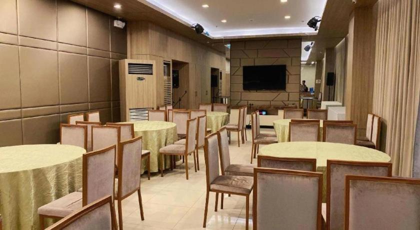 District 21 Hotel Iloilo City Εξωτερικό φωτογραφία
