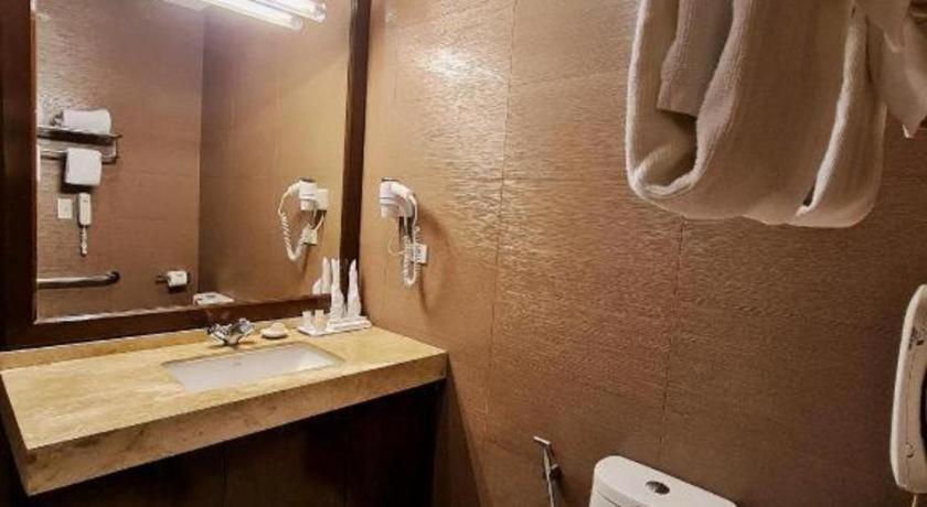 District 21 Hotel Iloilo City Εξωτερικό φωτογραφία