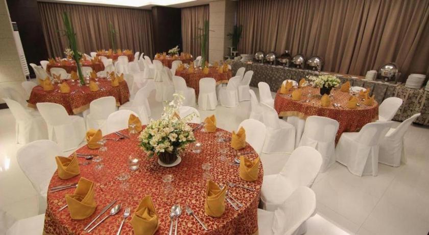 District 21 Hotel Iloilo City Εξωτερικό φωτογραφία