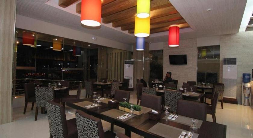 District 21 Hotel Iloilo City Εξωτερικό φωτογραφία